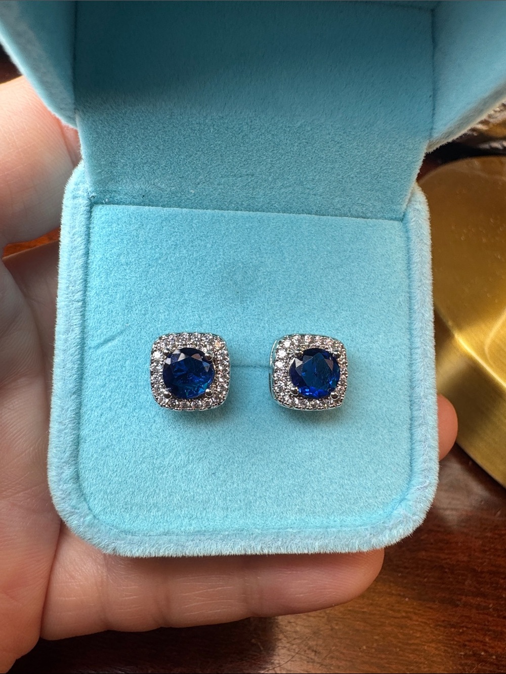 3269-Swarovski Crystal Element post earrings,velvet box included